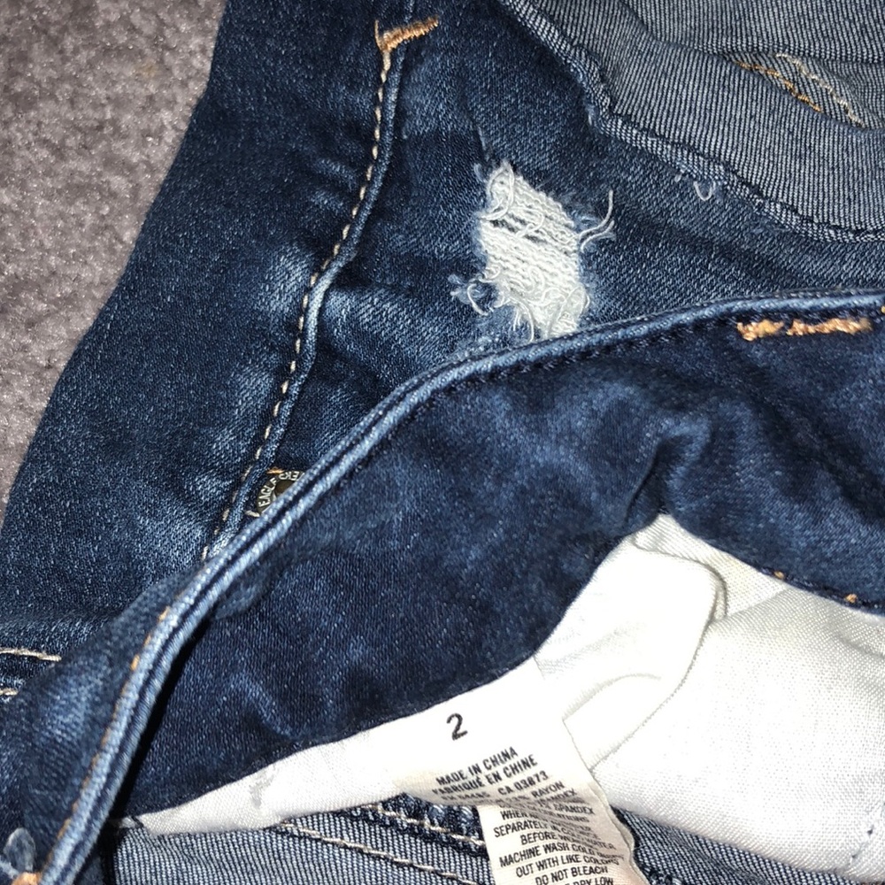 American Eagle ripped jean shorts - Picture 4 of 4